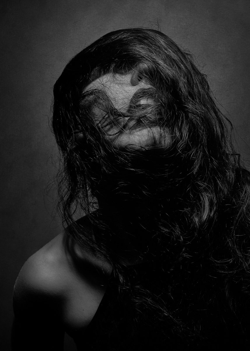 Retrato femenino en blanco y negro – Toni Jiménez