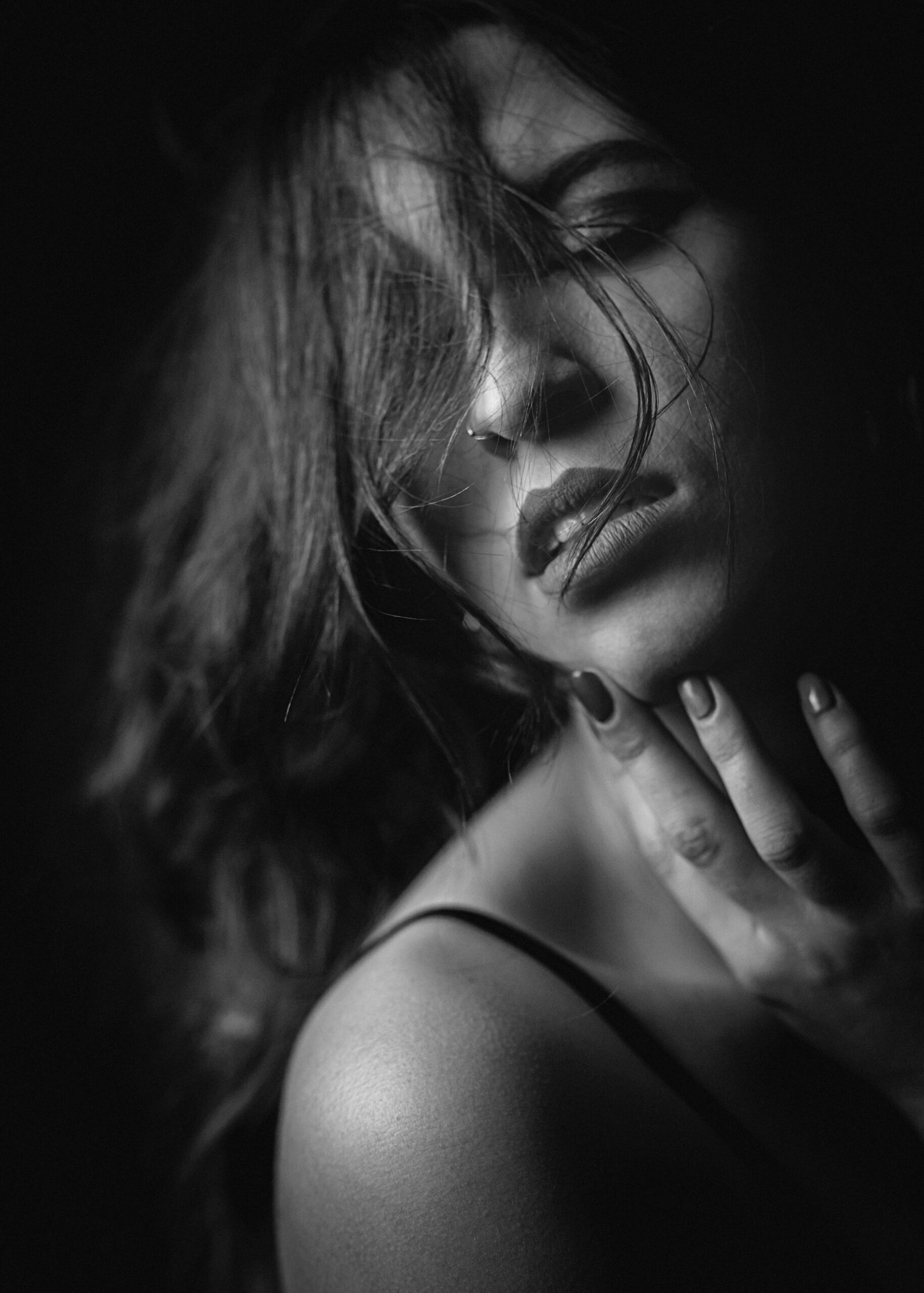 Retrato femenino en blanco y negro – Toni Jiménez