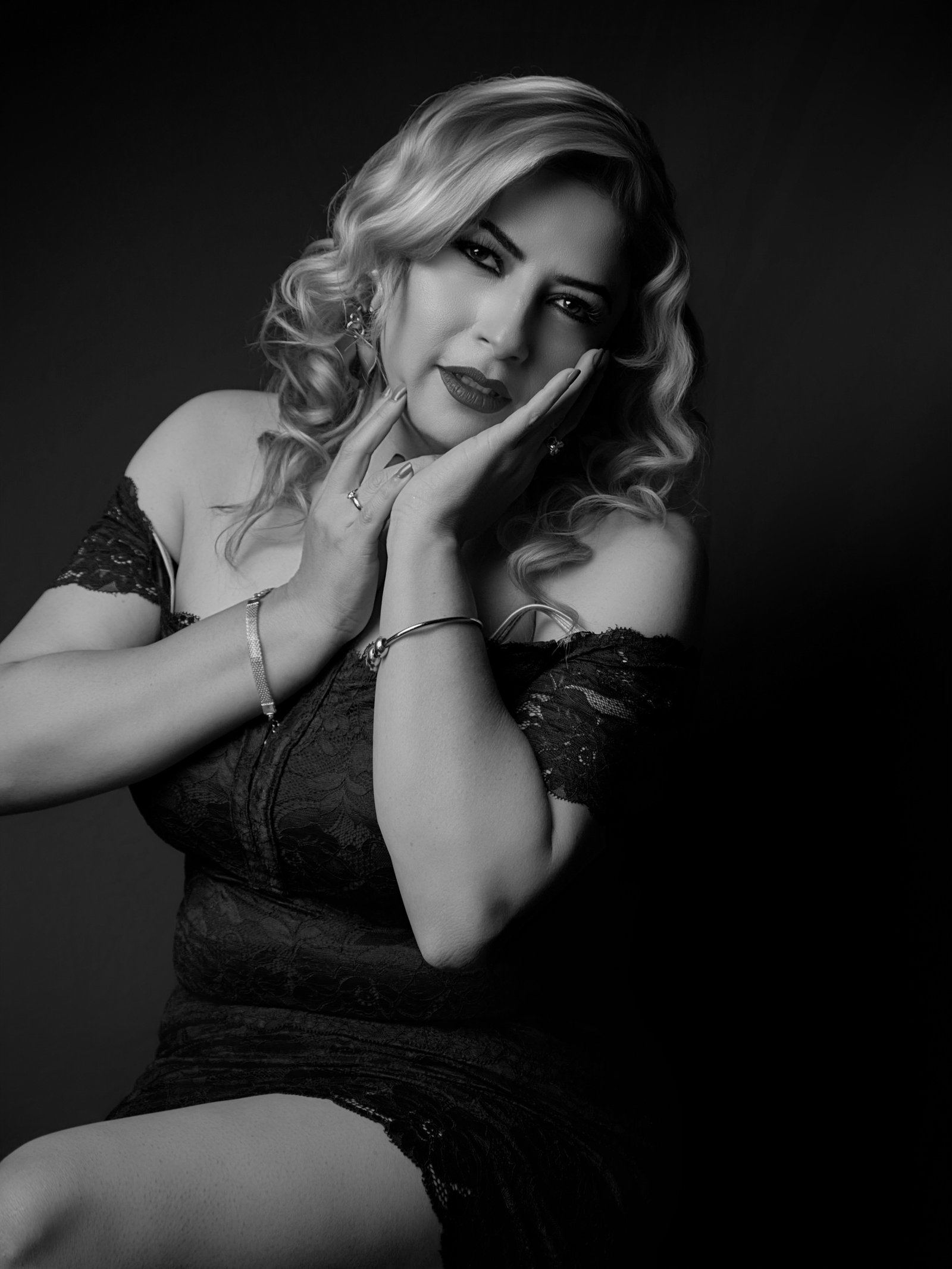 Toni Jimenez - Rosario - 474193 Retrato femenino artístico en blanco y negro realizada en estudio por Toni Jiménez